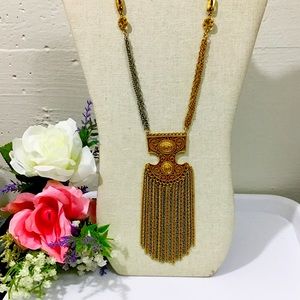 Heavy gold chain with pendant with chain dangles